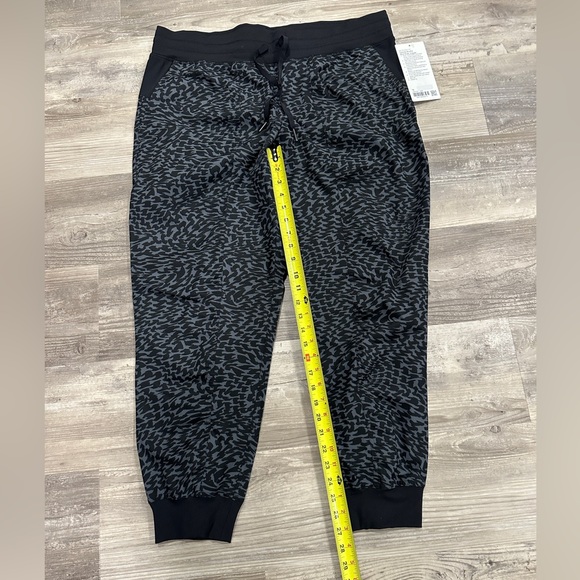 Lululemon Dance Studio Mid-Rise Jogger  Leopard Warp Black Multi sz 16 - Picture 3 of 11